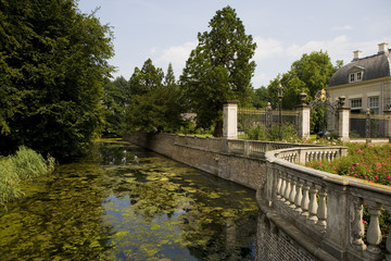 Fototapeta premium near a castle
