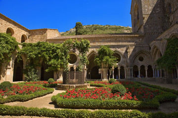 roussillon : abbaye de fontfroide