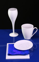 modern dishware table design in blue and white
