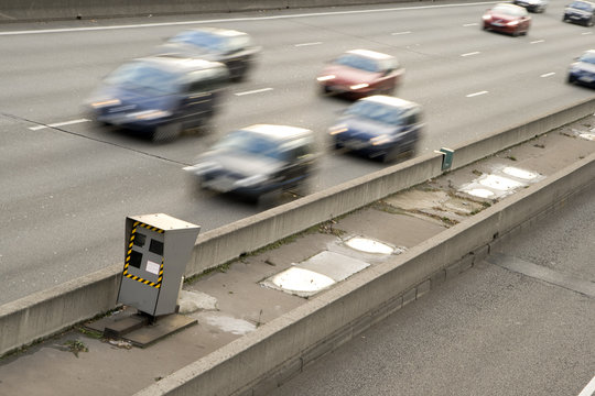 Radar &agrave; flash sur le boulevard p&eacute;riph&eacute;rique &agrave; Paris