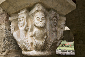 roussillon : abbaye saint martin du canigou, chapiteau