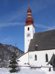 katholische kirche in tirol im winter