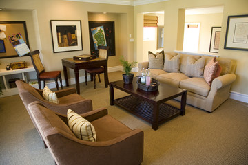 Spacious living room 