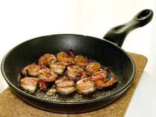 shrimps in der bratpfanne