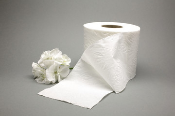 Toilettenpapier mit Blume