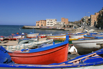 Fototapeta na wymiar Łodzie rybackie na zachodnim wybrzeżu Sycylii