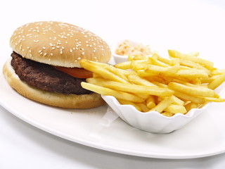 hamburger mit pommes frites