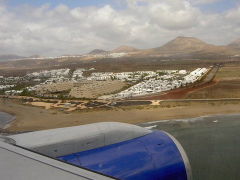 Landanfluf auf Lanzarote am Hotel Beatriz vorbei