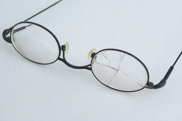 Zerbrochene brille