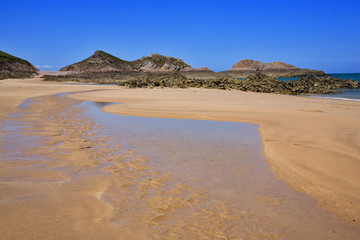 Fototapeta na wymiar Bretagne , cap d'Erquy : plage et rochers