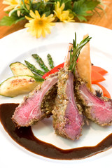 Crusted lamb chops served with zucchini and peppers © Rohit Seth