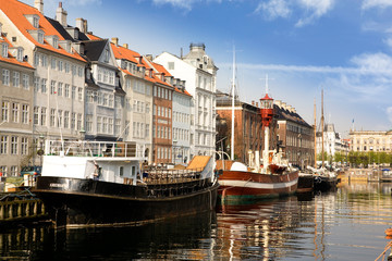 Fototapeta na wymiar Doki w Kopenhadze na ciepłe, letnie dni