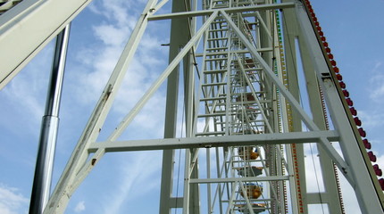 Riesenrad auf der Kirmes in Nahaufnahme