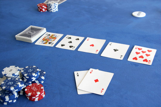 Two aces in the hand, and two aces in the flop - perfect!