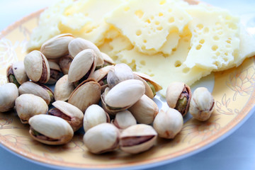 Pistazien und Käse