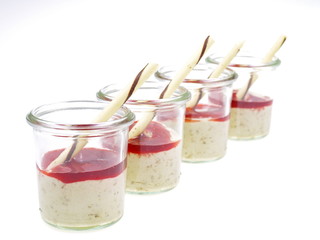 maronen mousse mit himbeersauce