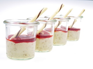 maronen mousse mit himbeersauce