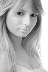 Naklejka premium young beautiful woman fine-art black and white portrait 