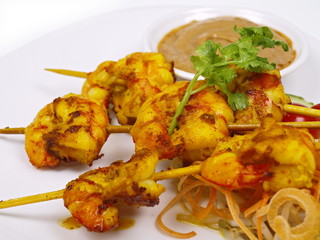 garnelen satay mit erdnuss dip