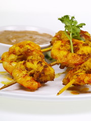 garnelen satay mit erdnuss dip