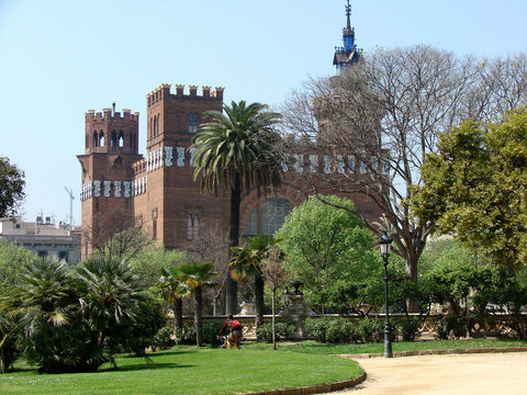 Parc `De la Ciutadella`. Barcelona. Type on museum ZOO