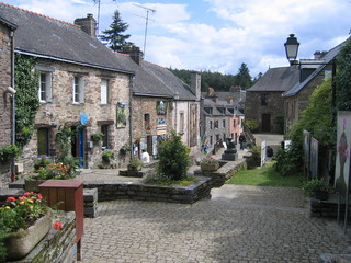Rue des artisants à La Gacilly