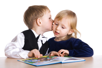 Fototapeta na wymiar Small girl and boy read the book..