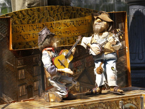 marionetas actuando