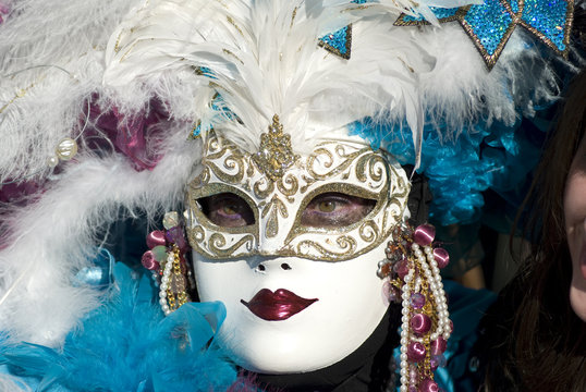 Traditionnel Masque Carnaval De Venise Avec Une Décoration Colorée Banque  D'Images et Photos Libres De Droits. Image 47718100