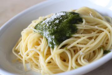 spaghetti pesto