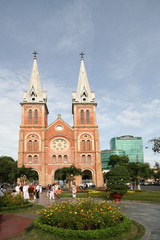 Fototapeta na wymiar Kathedrale Notre Dame in Saigon