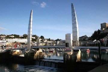 Fototapeta na wymiar Torquay harbour bridge