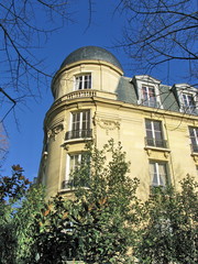 Immeuble au coin rond, pierre blanche, Paris