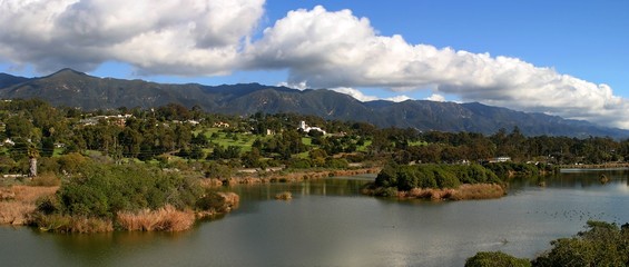 Fototapeta na wymiar Panorama of the Santa Baraba Mountians