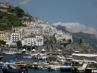 Fototapeta na wymiar Port w Amalfi