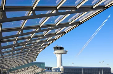 Keuken foto achterwand Luchthaven moderne constructie met verkeerstoren op de luchthaven