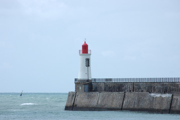 faro in testa ad un molo