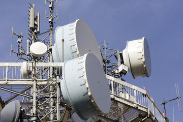 Antenne et parabole de télécommunication