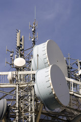 Antenne et parabole de télécommunication