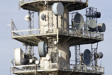 Antenne et parabole de télécommunication