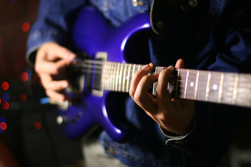 Obraz na płótnie Canvas solo guitarist