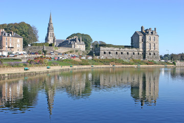Eglise et Chateau en Bretagne
