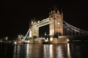 Fototapeta na wymiar London, Tower Bridge at night