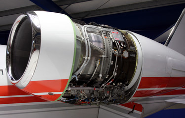 Jet engine maintenance