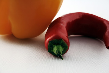 gelbe paprika und rote peperoni