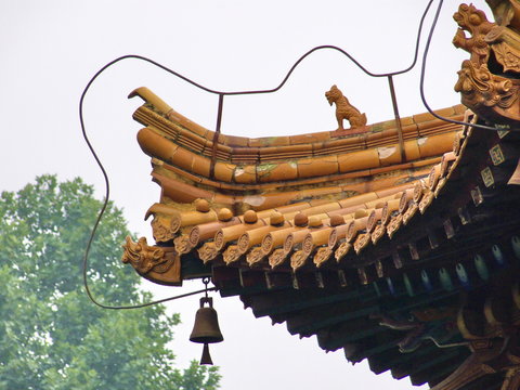Toit de temple chinois avec clochette