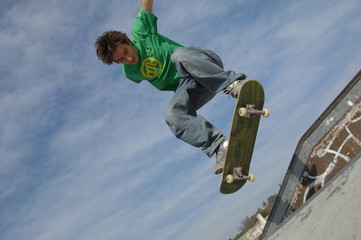 Figure en skateboard