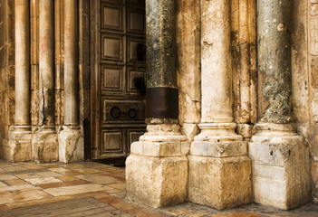 The door of the church of the Holy Sepulcher in Jerusalem © Dejan Gileski