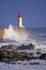 PHARE DANS LA TEMP&Ecirc;TE 2