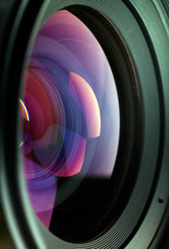 Lens, with refracted light